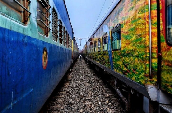 Two coaches of Lucknow-Anand Vihar train derail in UP