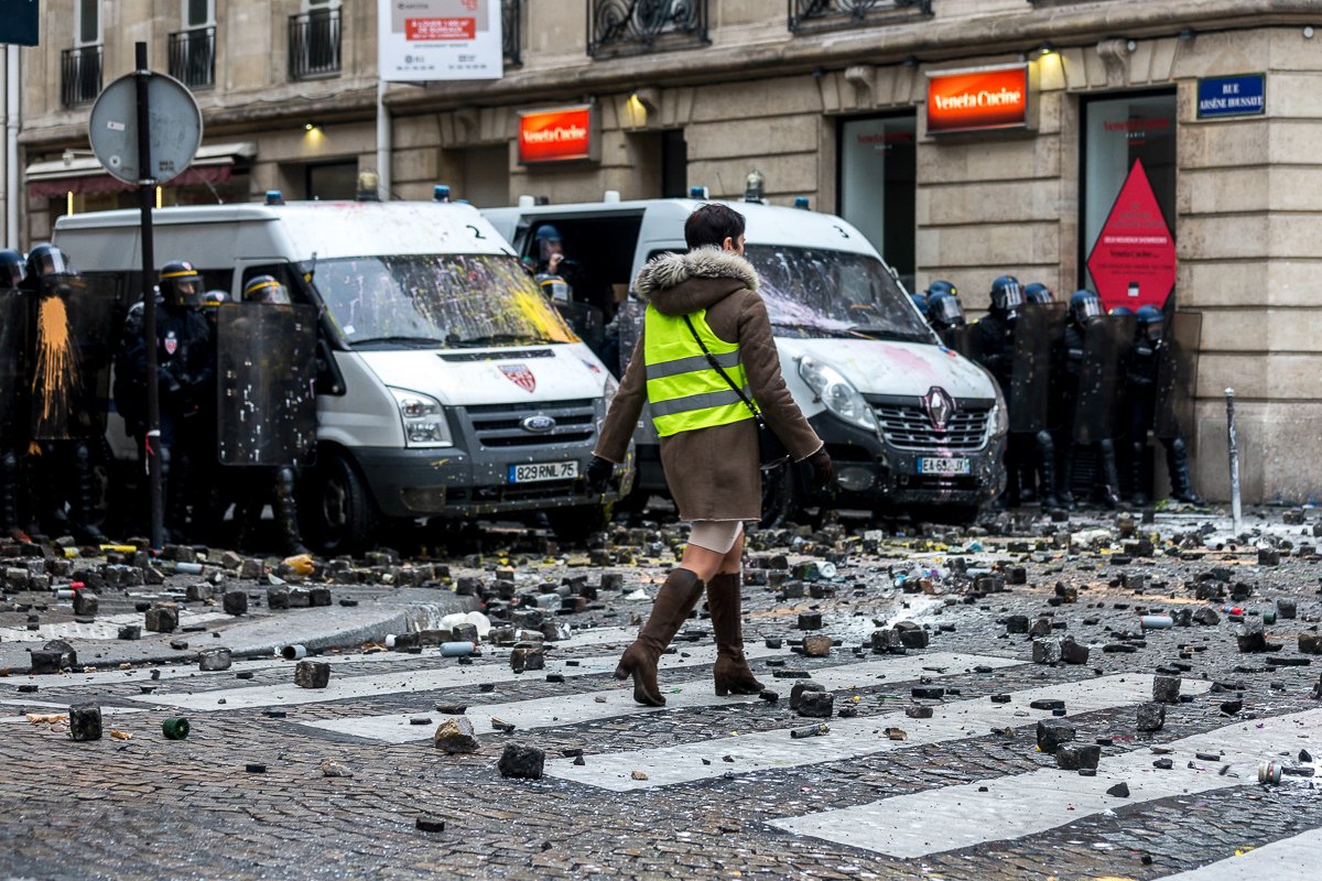 Workmen clean aftermath of massive riots in streets of Paris