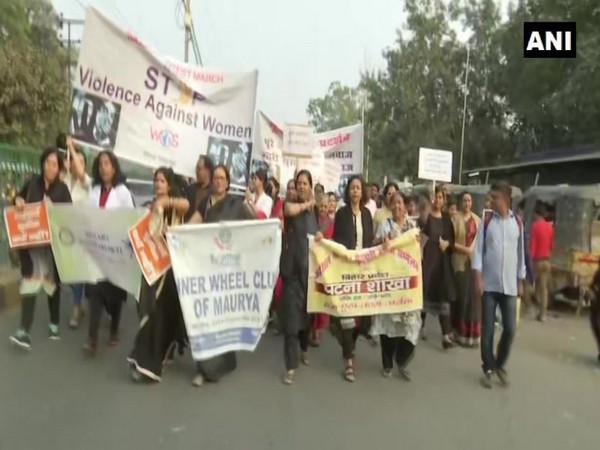 Protests in Patna demanding capital punishment for Telangana rapists 
