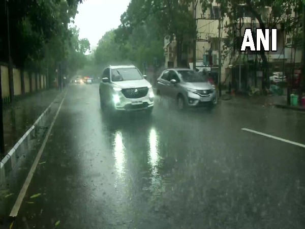 Mumbai: Amid heavy rains, Powai Lake overflows