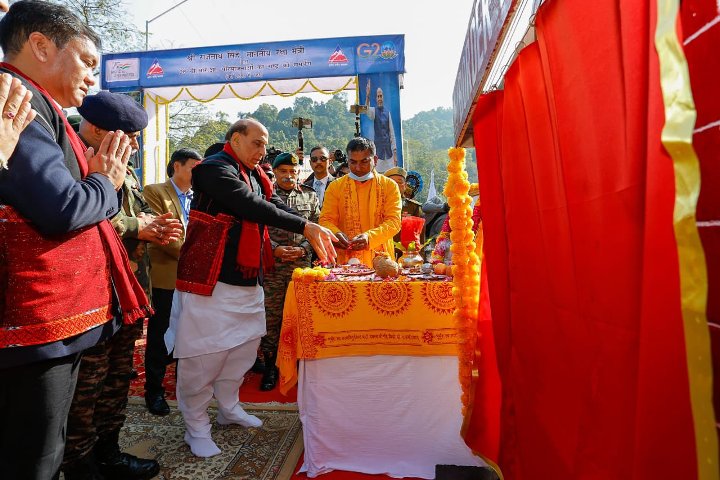 Rajnath Singh inaugurates VSAT-based telemedicine nodes in Ladakh & Mizoram 
