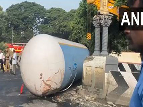 LPG Tanker Overturns on Avinashi Road Flyover