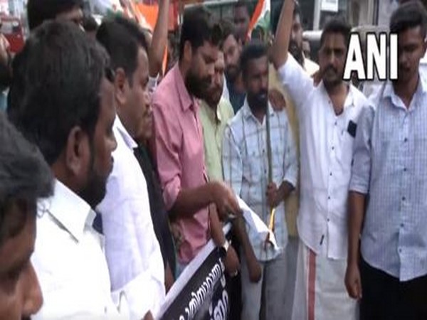 Kerala: Youth Wing Of Congress, BJP Protest Against State Budget ...