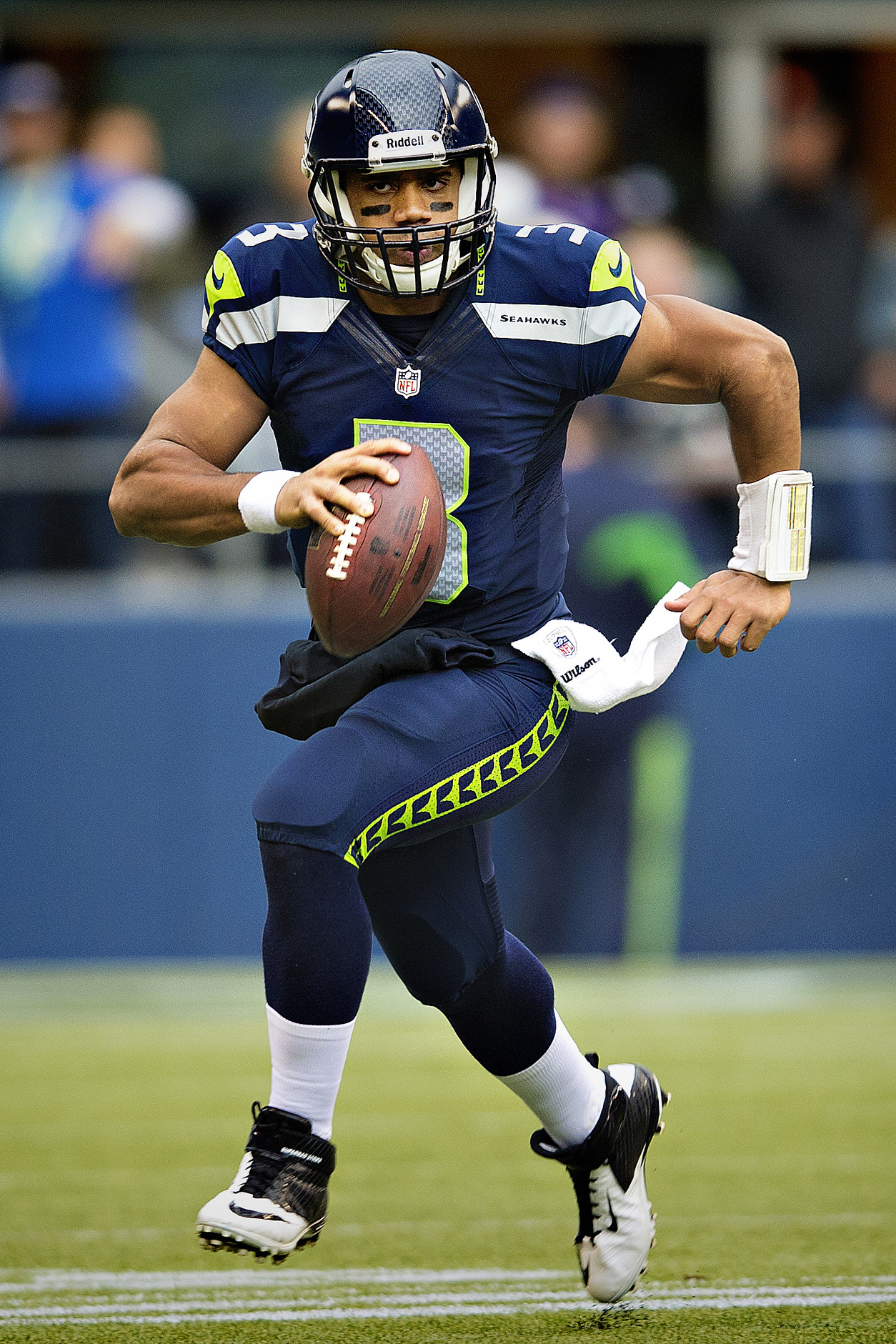 Wilson leads Seahawks past Panthers