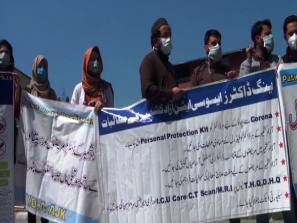 Pak doctors demand virus safety equipment as coronavirus cases increase