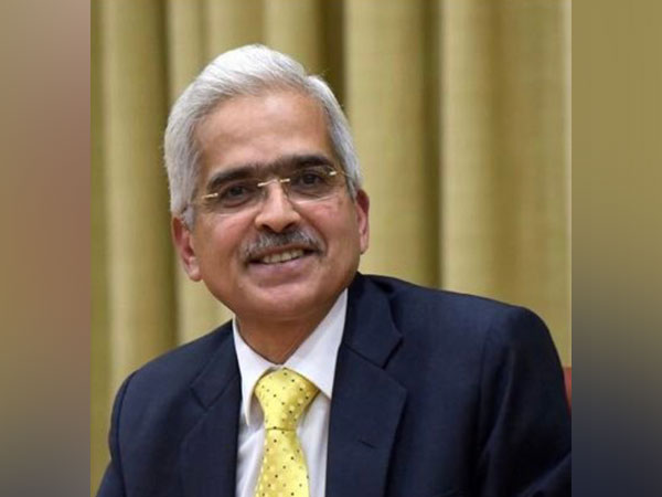 Shaktikanta Das congratulates Team RBI on completing 88 years of service to the nation