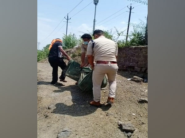 Cops carry corpse on foot after family refuses to help in Bhopal