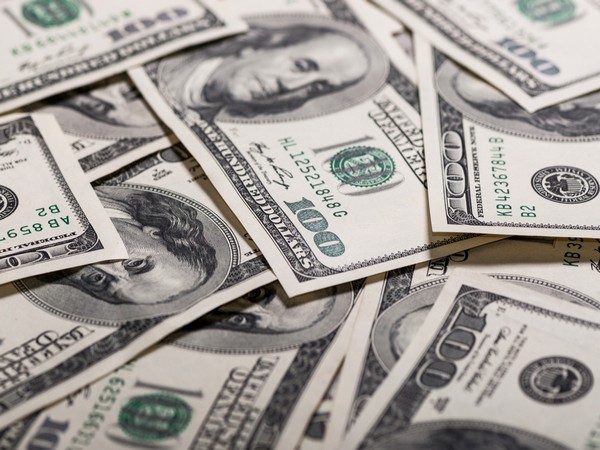 FOREX-Dollar recovers last week's lost ground, hits three-week peak 