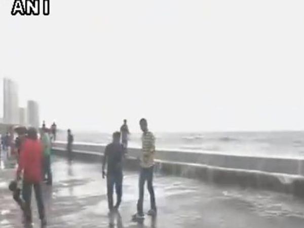 Maharashtra: BMC collects approximately 15 metric ton of trash after season's highest tide in Mumbai 