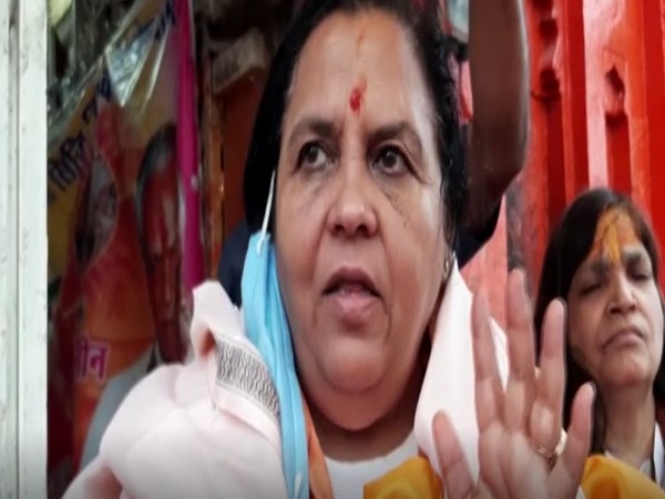 MP: Uma Bharti offers prayers at Ganesh temple on occasion of last Monday of 'Sawan'
