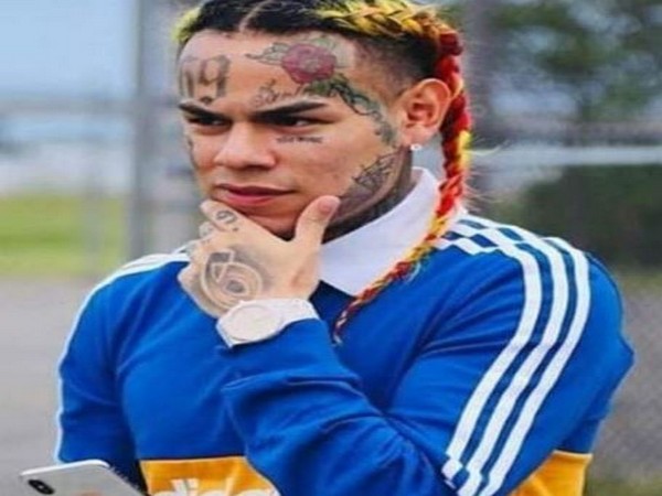 Newly free Tekashi 6ix9ine enjoys ice cream, selfies with fans in NYC