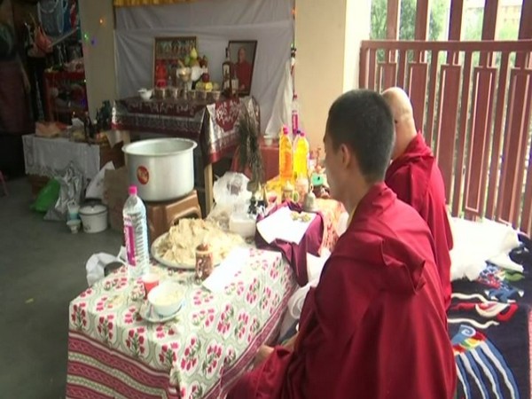 Shifting to new market after more than 40 years, Tibetan traders pray for good business