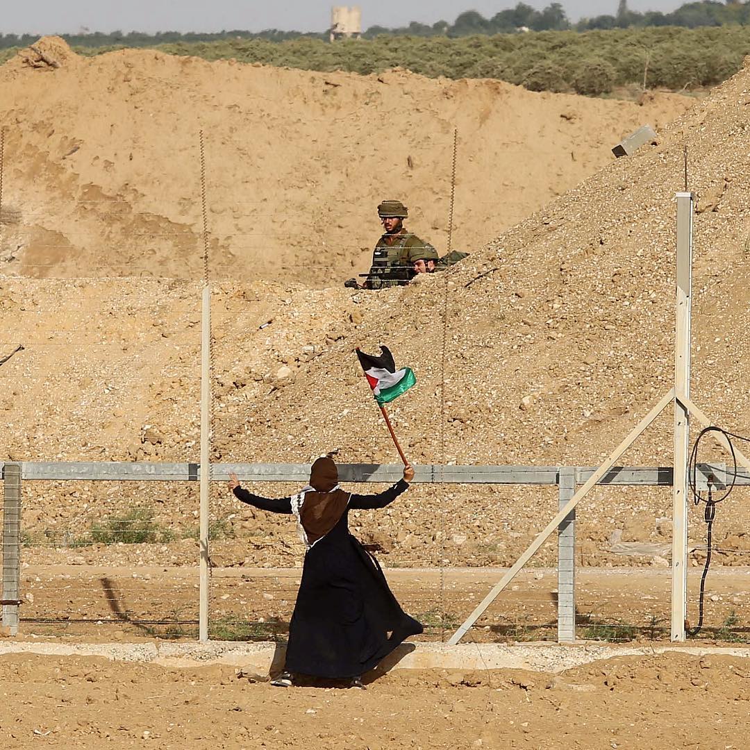 Israeli forces shoot down Palestinian woman during protests along border