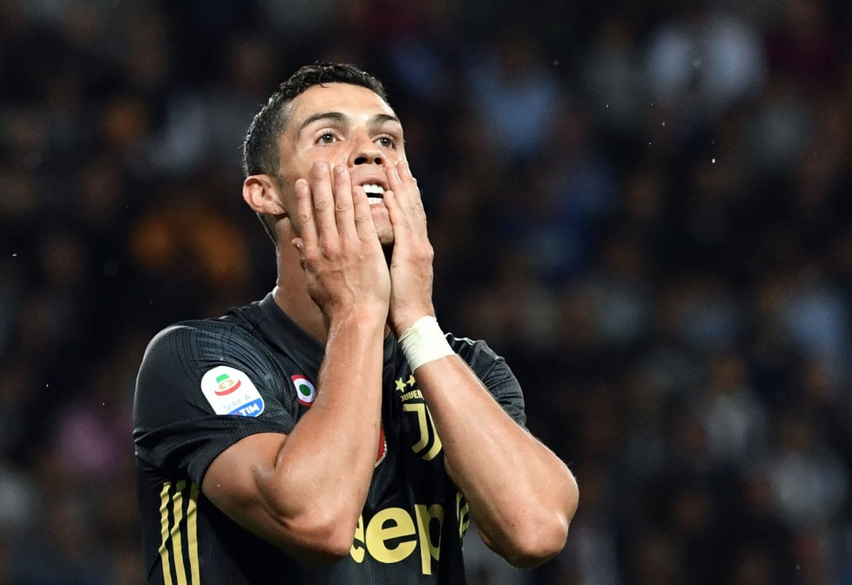 UPDATE 1-Soccer-Ronaldo reaches 400-goal landmark as Juventus' perfect start ends