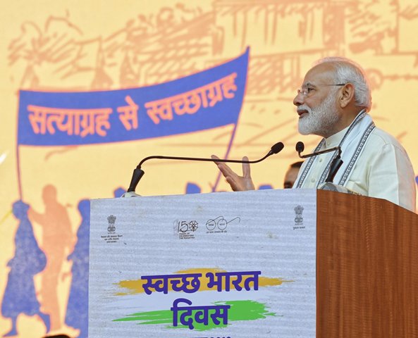 PM Modi addresses 20,000 Swachhagrahis, Sarpanches at Sabarmati Riverfront