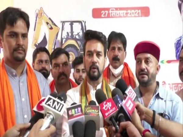 Union Minister Anurag Thakur cleans area after his public meeting in Hamirpur 