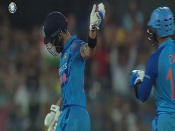 Virat declines offer for strike from Dinesh Karthik to complete fifty, asks 'finisher' to carry on the carnage