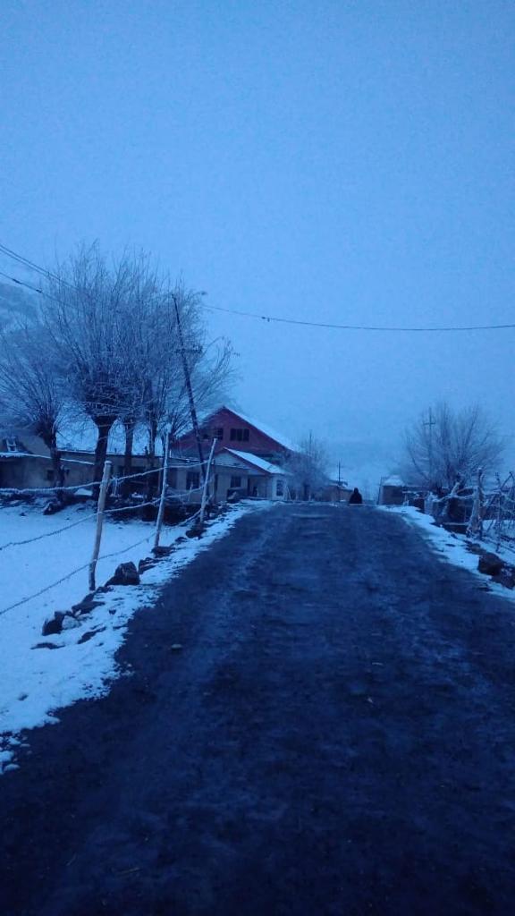 Season's first snowfall in Srinagar