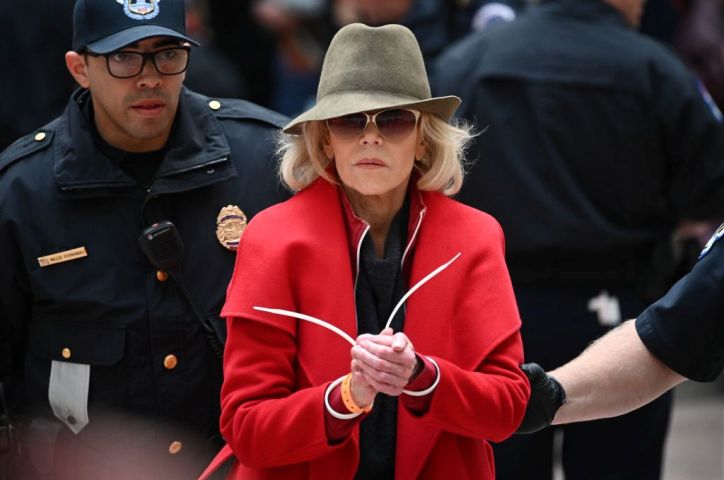 Jane Fonda spends night in jail after demonstration arrest