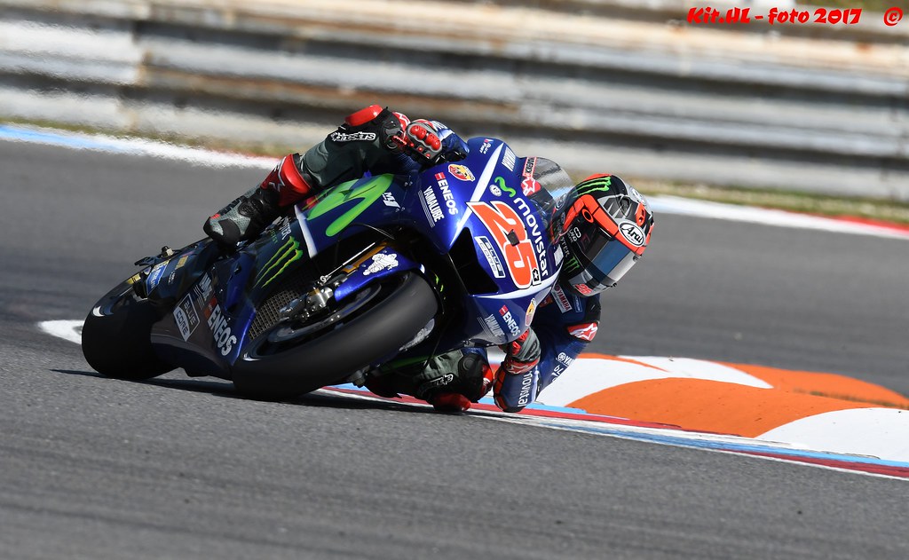 UPDATE 1-Motorcycling-Vinales wins Malaysian MotoGP ahead of charging Marquez