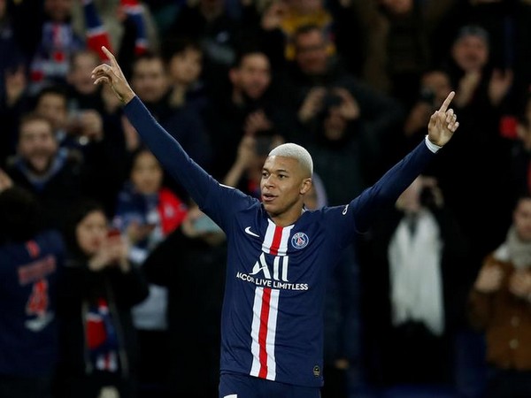 Soccer-Mbappe to the rescue as PSG reclaim Ligue 1 top spot