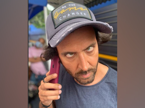 Hrithik Roshan makes funny facial expressions in his latest Instagram picture