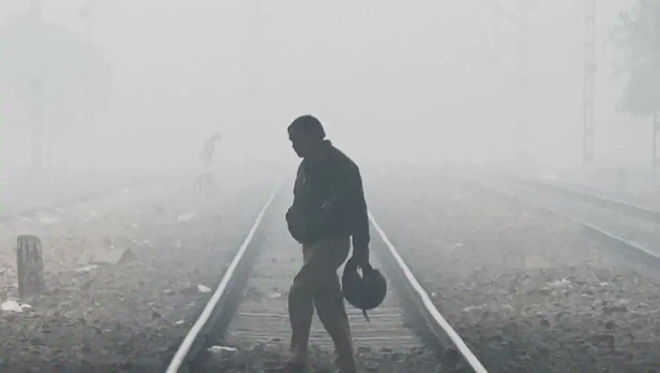Biting cold winds from northwest lash Delhi, fog disrupts transport services