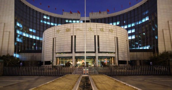 UPDATE 3-China slashes banks' reserve requirements again as growth slows