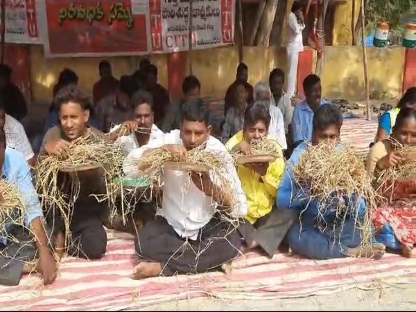 Andhra: Gooty Municipality workers' strike enters 9th day, unique protest highlights grievances