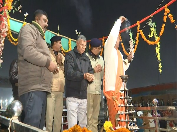 Majestic Aarti and Mahakumbh Preparations Elevate Prayagraj's Spiritual Ambiance