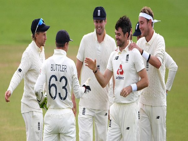 Cricket-England strike late to seize control of Headingley test 