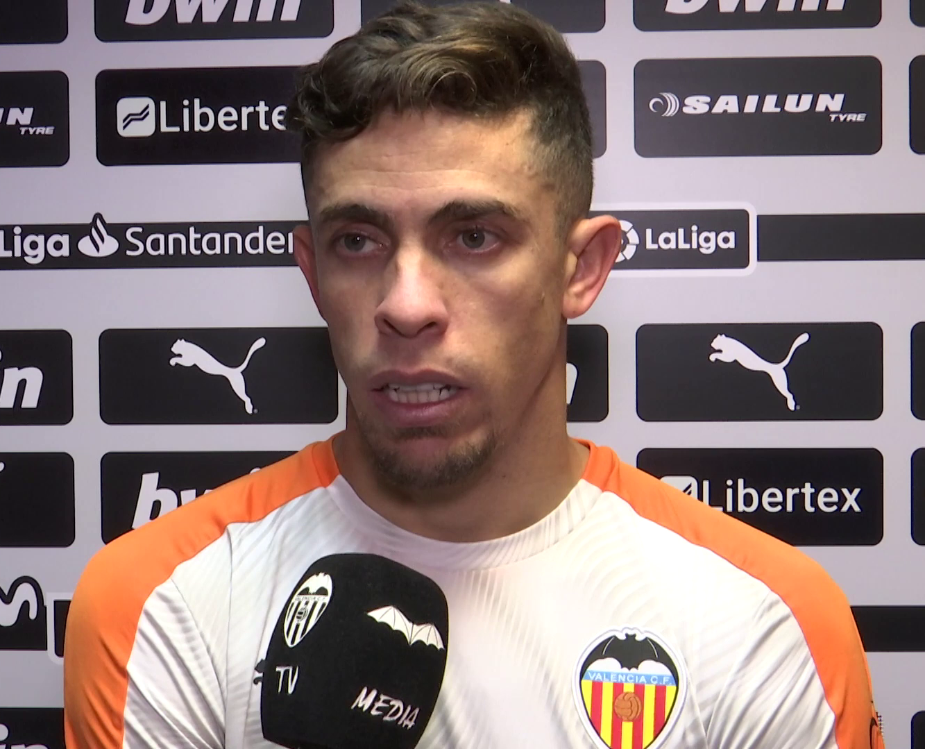 Valencia's Paulista suspended 2 games for foul on Vinícius