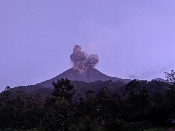 Volcano in eastern indonesia erupts, thousands evacuated