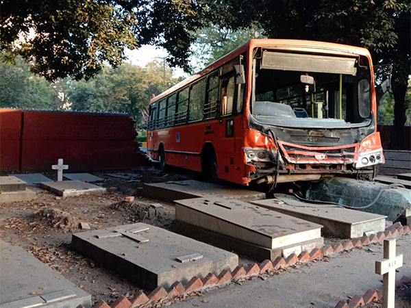 Delhi: DTC Bus Crashes Into Christian Cemetery, Damages Wall | Headlines