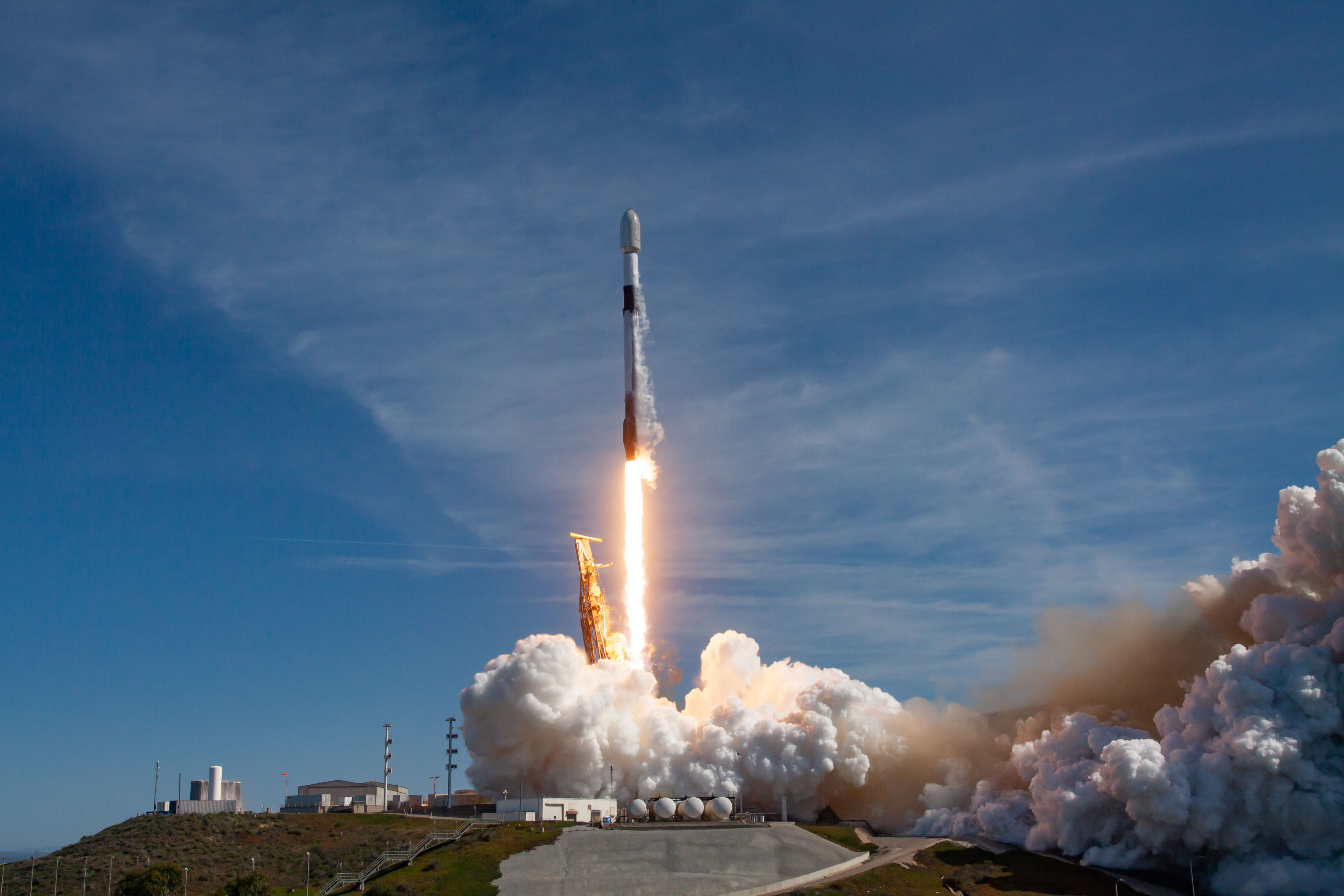 (Update: Launched) SpaceX targets two Falcon 9 launches this weekend