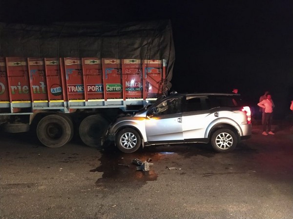 5 killed, 1 injured in car-truck collision in Surendranagar dist of Gujarat