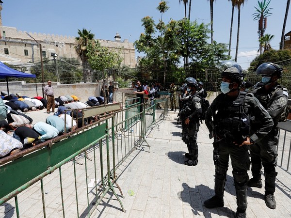 Clashes at Jerusalem's Al-Aqsa mosque before contested Israeli flag march