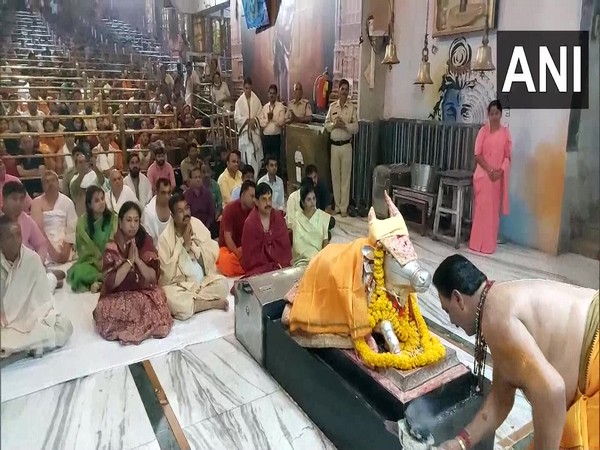 Union Minister attends 'Bhasma Aarti' at Ujjain's Mahakaleshwar Temple