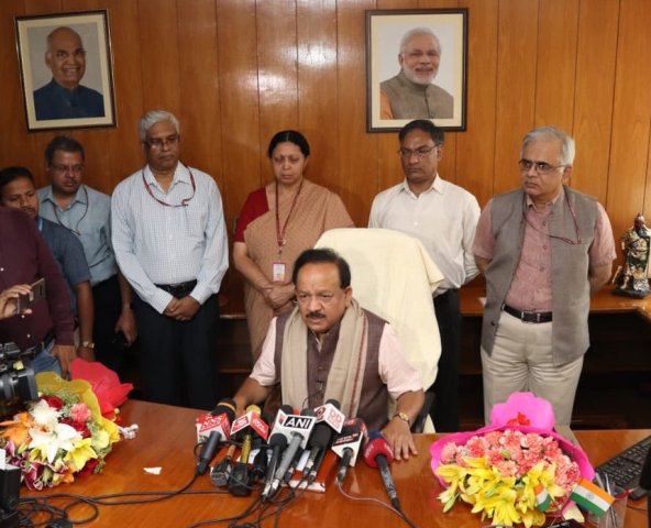 Dr Harsh Vardhan holds meeting with officers of Science & Technology Ministry