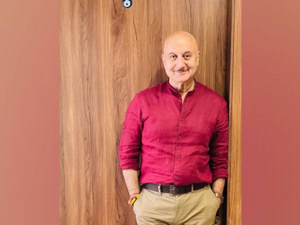 Anupam Kher shares his mother's reaction on him completing 40 years in Mumbai
