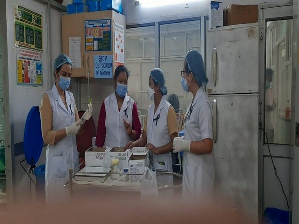 Safdarjung hospital nursing staff start protest against outsourcing of nurses