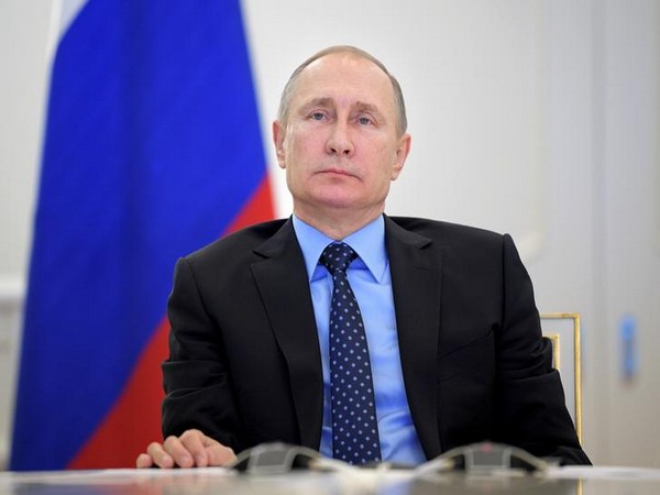 Putin back in Kremlin, Russia looks to ease lockdown in some regions