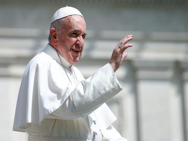 UPDATE 1-Pope urges world leaders to renounce nuclear weapons during visit to Japan
