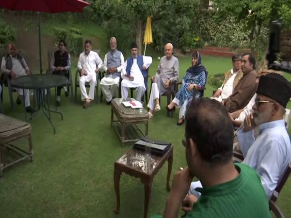 Srinagar: All-party meeting underway at Farooq Abdullah's residence