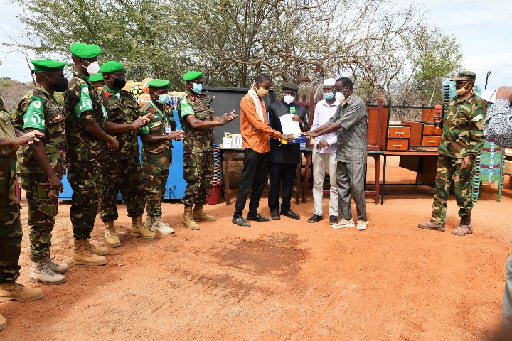 AMISOM hands over learning materials to Gherille Primary School in Somalia