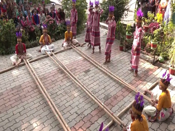 Girls in Gujarat school performs Mizoram's traditional Cheraw dance