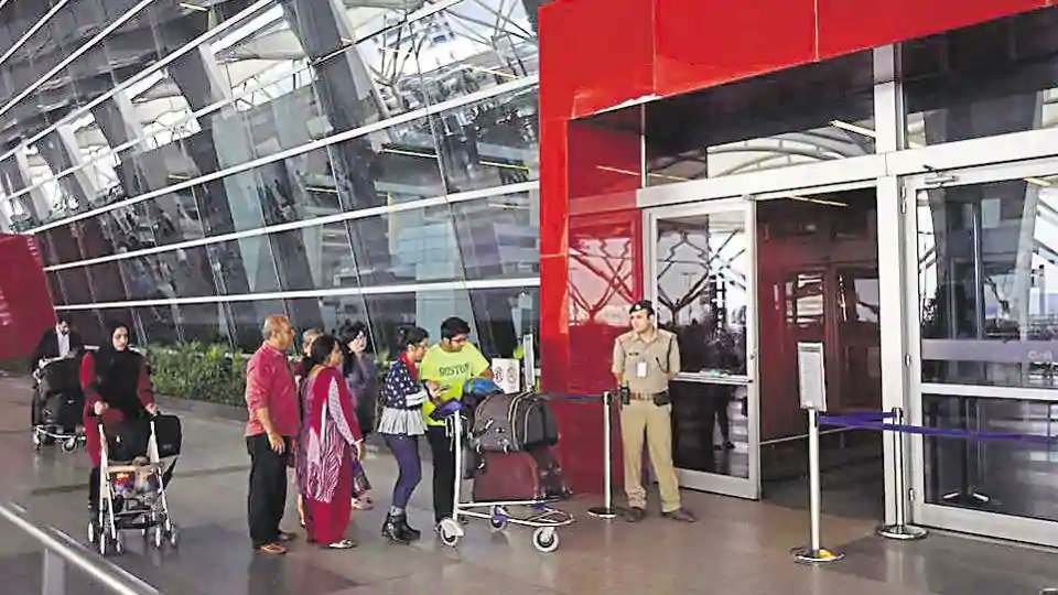 Govt to place kiosks at airport to assist emigrants 