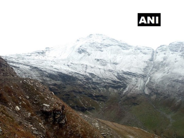 Kullu: Snowfall in Rohtang pass; IMD forecasts rain in HP