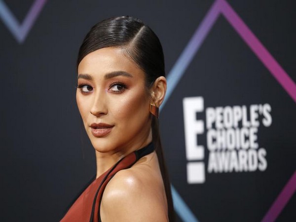 Shay Mitchell suffered 'severe depression' and loneliness before announcing pregnancy