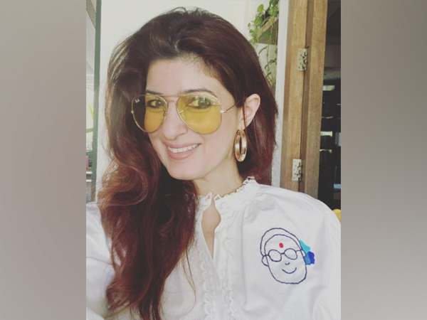 Twinkle Khanna 'obsessed' with Nitara's jigsaw puzzle